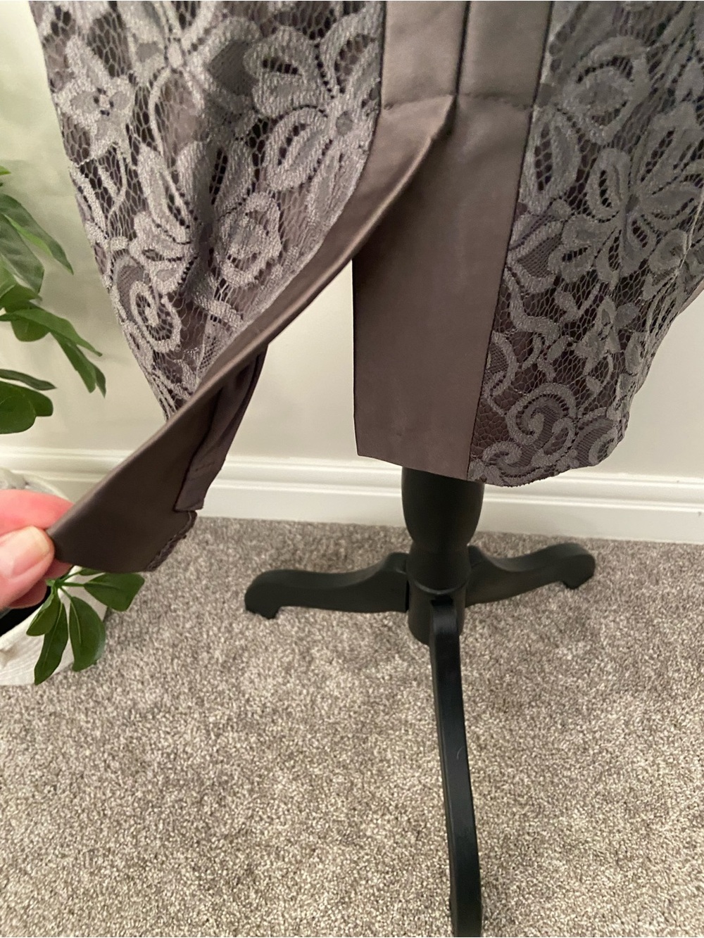 Signature by Sangria Grey Satin & Lace Panel Sheath Cocktail Dress NWOT size 8 - Picture 8 of 15